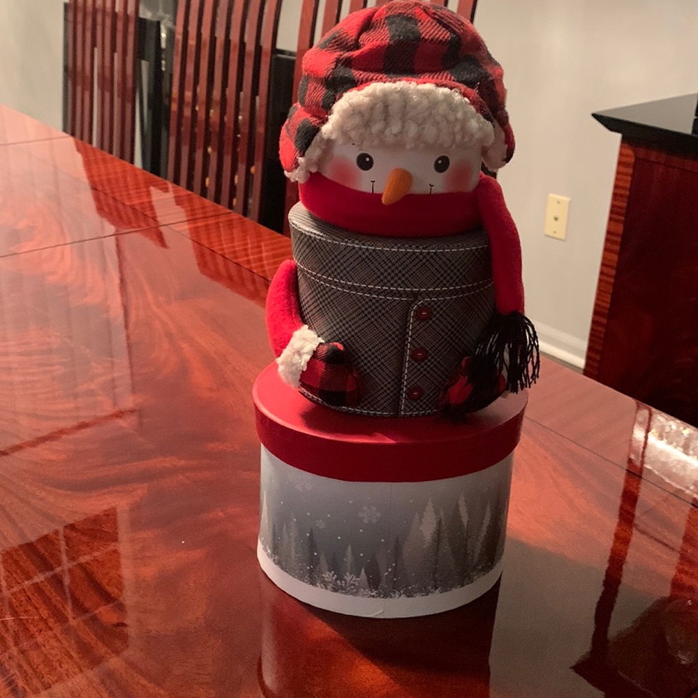 Very original, cute Christmas gift box. Two in one. Great to put Gifts 🎁